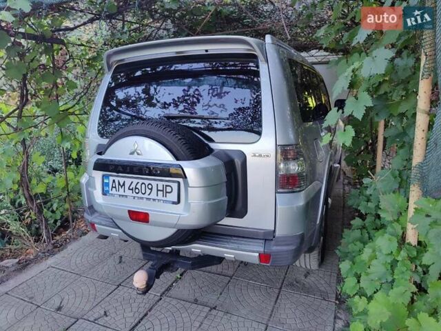 Сірий Міцубісі Паджеро, об'ємом двигуна 3.8 л та пробігом 251 тис. км за 14499 $, фото 12 на Automoto.ua