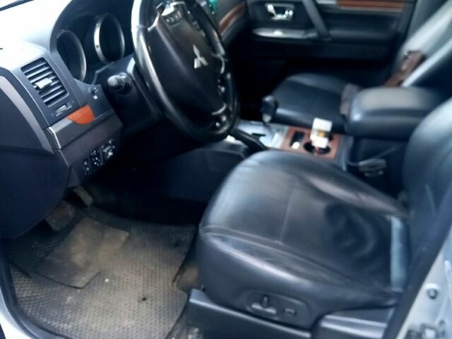 Сірий Міцубісі Паджеро, об'ємом двигуна 3 л та пробігом 240 тис. км за 11000 $, фото 5 на Automoto.ua