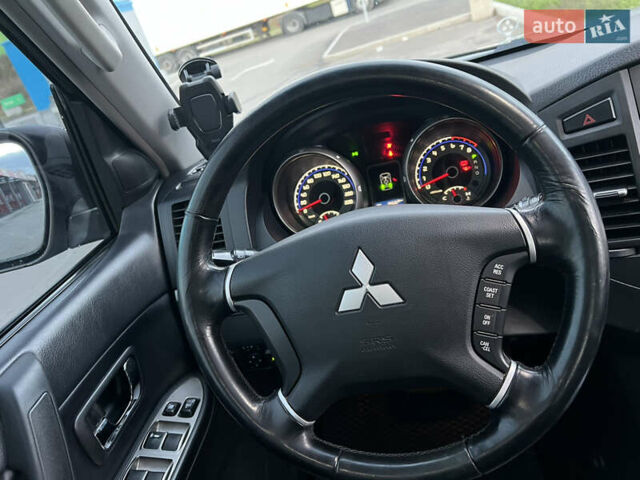 Серый Мицубиси Паджеро, объемом двигателя 2.97 л и пробегом 223 тыс. км за 11700 $, фото 22 на Automoto.ua