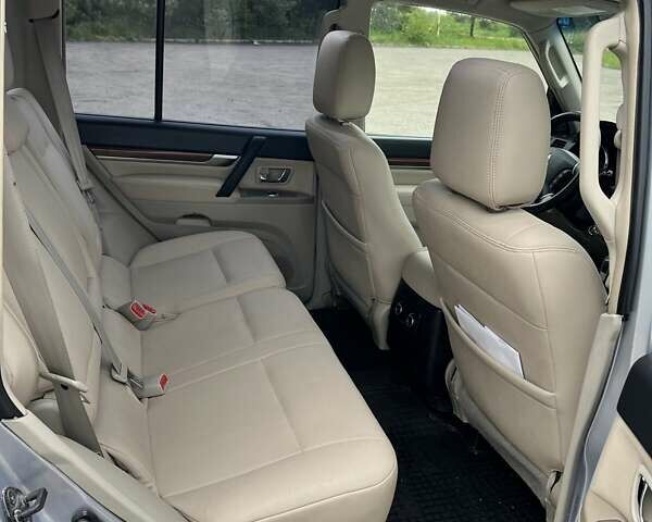 Сірий Міцубісі Паджеро, об'ємом двигуна 2.97 л та пробігом 187 тис. км за 10500 $, фото 7 на Automoto.ua