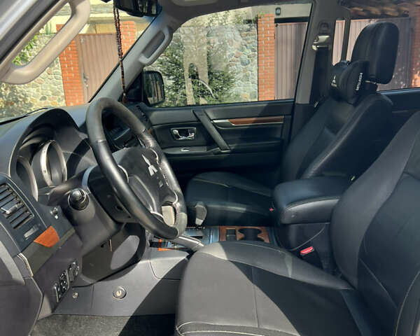 Серый Мицубиси Паджеро, объемом двигателя 2.97 л и пробегом 220 тыс. км за 12900 $, фото 13 на Automoto.ua