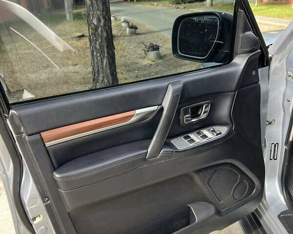 Серый Мицубиси Паджеро, объемом двигателя 2.97 л и пробегом 220 тыс. км за 12900 $, фото 14 на Automoto.ua