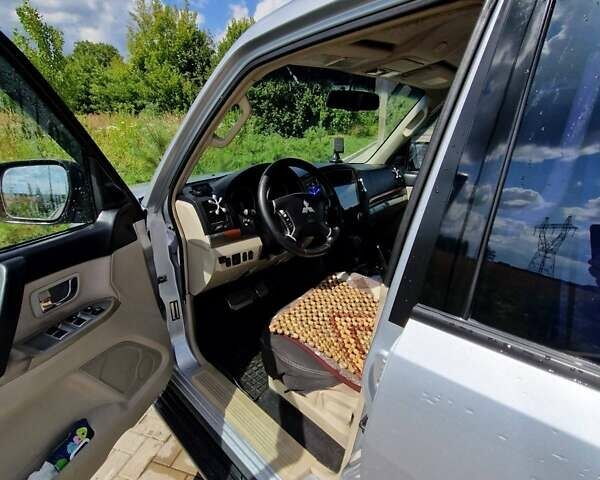 Мицубиси Паджеро 2007 в Луцке на Automoto.ua Серый Мицубиси Паджеро, объемом двигателя 2.97 л и пробегом 240 тыс. км за 11700 $, фото 6 на Automoto.ua