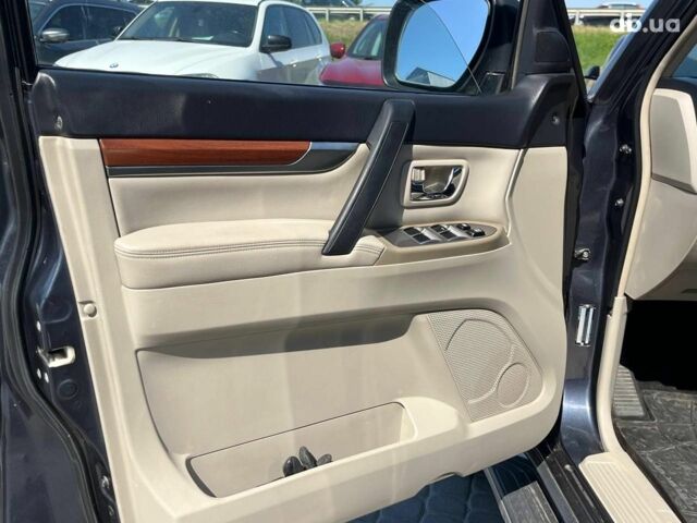 Сірий Міцубісі Паджеро, об'ємом двигуна 3 л та пробігом 162 тис. км за 11990 $, фото 12 на Automoto.ua