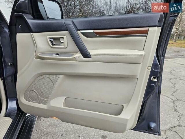 Сірий Міцубісі Паджеро, об'ємом двигуна 3 л та пробігом 187 тис. км за 11777 $, фото 32 на Automoto.ua