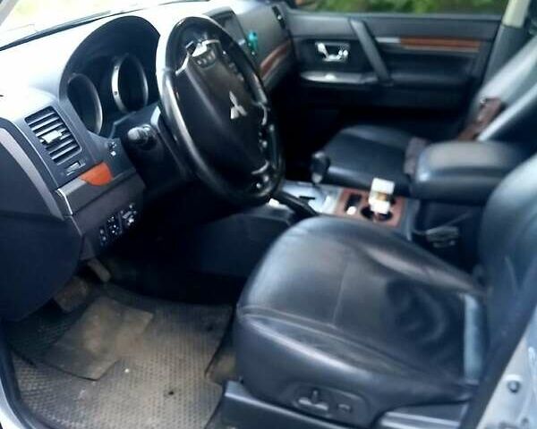 Серый Мицубиси Паджеро, объемом двигателя 3 л и пробегом 240 тыс. км за 11000 $, фото 3 на Automoto.ua