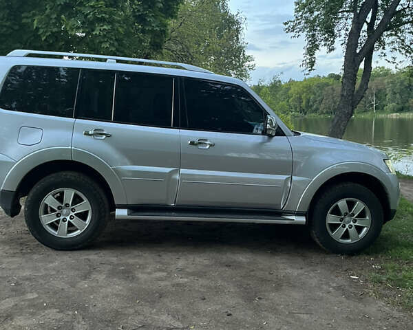 Сірий Міцубісі Паджеро, об'ємом двигуна 3 л та пробігом 237 тис. км за 10500 $, фото 2 на Automoto.ua