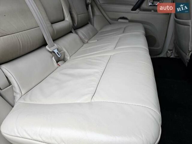 Сірий Міцубісі Паджеро, об'ємом двигуна 3 л та пробігом 187 тис. км за 11777 $, фото 26 на Automoto.ua