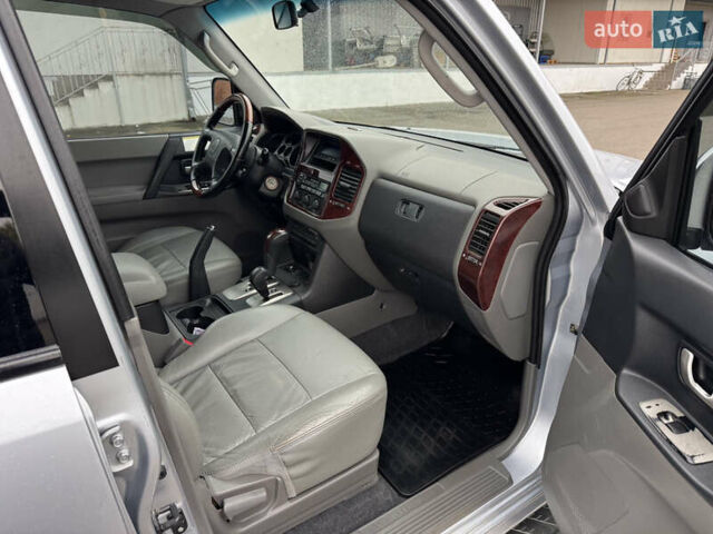 Сірий Міцубісі Паджеро, об'ємом двигуна 2.97 л та пробігом 211 тис. км за 10970 $, фото 27 на Automoto.ua
