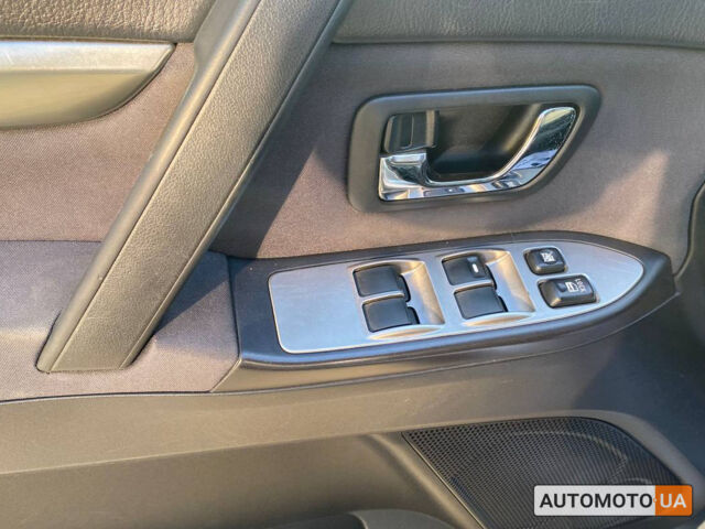 Сірий Міцубісі Паджеро, об'ємом двигуна 3.2 л та пробігом 260 тис. км за 15300 $, фото 8 на Automoto.ua