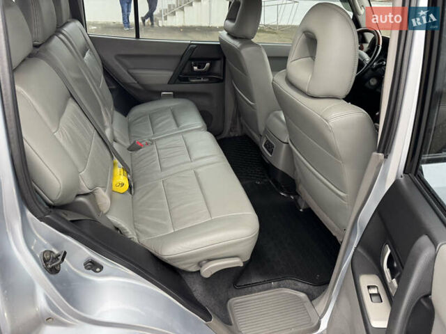 Сірий Міцубісі Паджеро, об'ємом двигуна 2.97 л та пробігом 211 тис. км за 10970 $, фото 25 на Automoto.ua