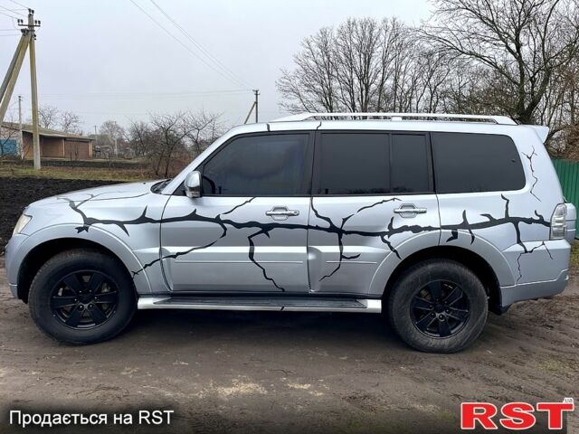 Сірий Міцубісі Паджеро, об'ємом двигуна 3.8 л та пробігом 213 тис. км за 10300 $, фото 1 на Automoto.ua