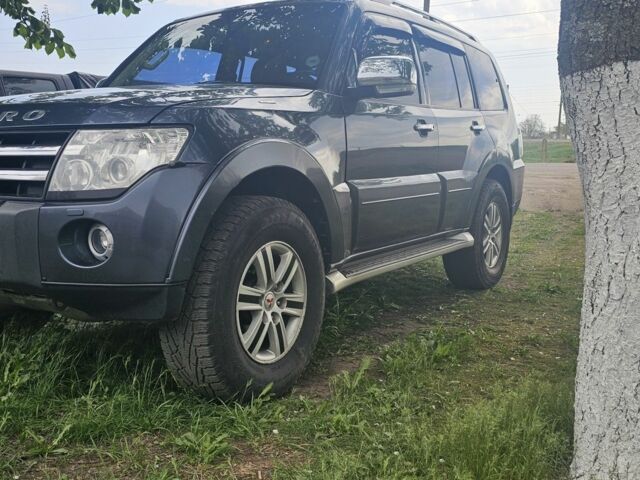 Сірий Міцубісі Паджеро, об'ємом двигуна 3 л та пробігом 300 тис. км за 11500 $, фото 2 на Automoto.ua