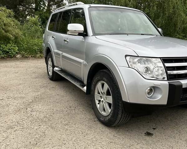 Сірий Міцубісі Паджеро, об'ємом двигуна 2.97 л та пробігом 187 тис. км за 10500 $, фото 4 на Automoto.ua