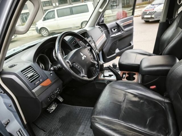 Сірий Міцубісі Паджеро, об'ємом двигуна 3 л та пробігом 170 тис. км за 11000 $, фото 9 на Automoto.ua