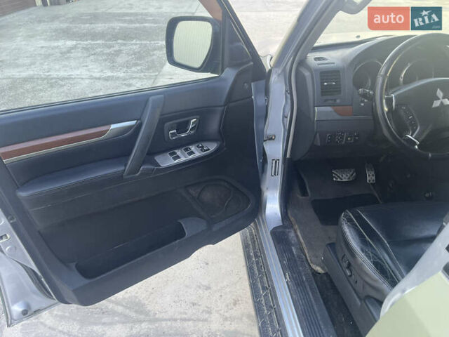 Серый Мицубиси Паджеро, объемом двигателя 3 л и пробегом 199 тыс. км за 11500 $, фото 6 на Automoto.ua