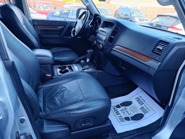 Серый Мицубиси Паджеро, объемом двигателя 3.2 л и пробегом 254 тыс. км за 11500 $, фото 5 на Automoto.ua