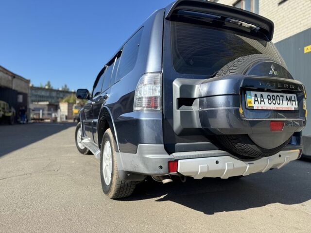 Серый Мицубиси Паджеро, объемом двигателя 3 л и пробегом 340 тыс. км за 10600 $, фото 1 на Automoto.ua