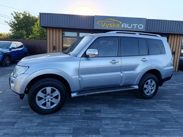 Серый Мицубиси Паджеро, объемом двигателя 3.2 л и пробегом 254 тыс. км за 11500 $, фото 1 на Automoto.ua