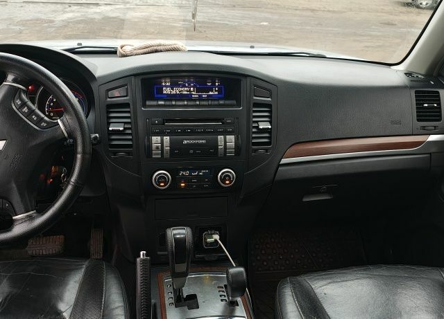 Сірий Міцубісі Паджеро, об'ємом двигуна 3 л та пробігом 270 тис. км за 11900 $, фото 4 на Automoto.ua