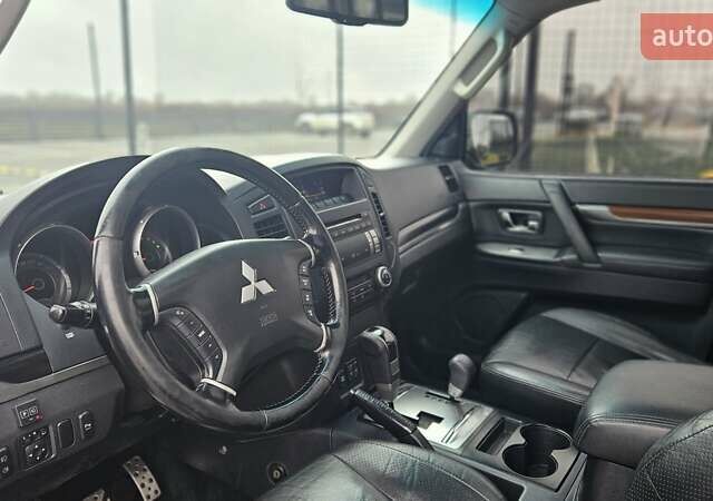 Серый Мицубиси Паджеро, объемом двигателя 3 л и пробегом 259 тыс. км за 9700 $, фото 17 на Automoto.ua