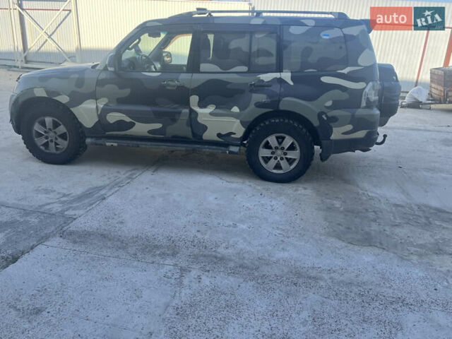 Серый Мицубиси Паджеро, объемом двигателя 3 л и пробегом 199 тыс. км за 11500 $, фото 3 на Automoto.ua