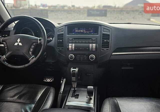 Серый Мицубиси Паджеро, объемом двигателя 3 л и пробегом 259 тыс. км за 9700 $, фото 20 на Automoto.ua