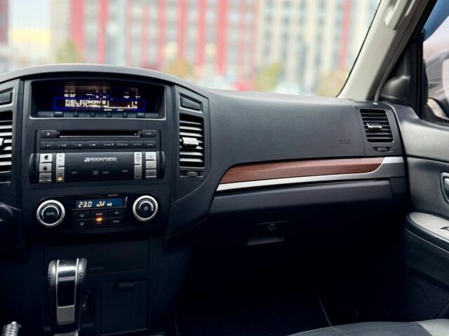 Сірий Міцубісі Паджеро, об'ємом двигуна 3 л та пробігом 245 тис. км за 9950 $, фото 14 на Automoto.ua