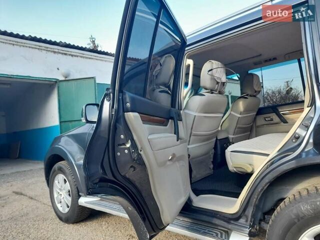 Серый Мицубиси Паджеро, объемом двигателя 2.97 л и пробегом 168 тыс. км за 12500 $, фото 3 на Automoto.ua