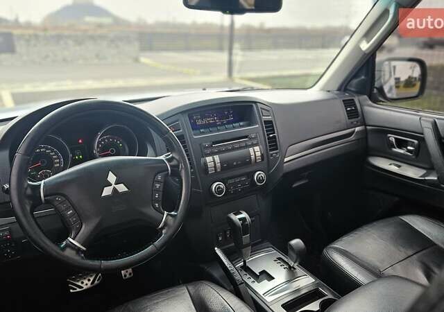 Серый Мицубиси Паджеро, объемом двигателя 3 л и пробегом 259 тыс. км за 9700 $, фото 18 на Automoto.ua