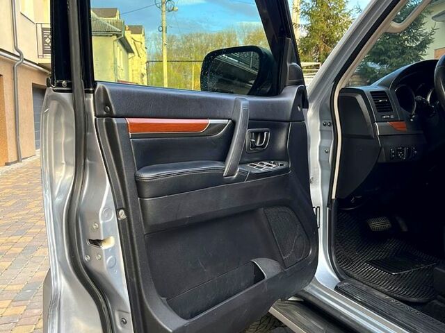 Сірий Міцубісі Паджеро, об'ємом двигуна 3 л та пробігом 211 тис. км за 10700 $, фото 6 на Automoto.ua