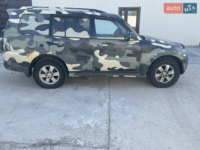 Серый Мицубиси Паджеро, объемом двигателя 3 л и пробегом 199 тыс. км за 11500 $, фото 1 на Automoto.ua