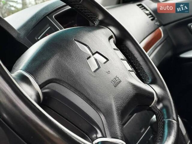 Серый Мицубиси Паджеро, объемом двигателя 2.97 л и пробегом 198 тыс. км за 10000 $, фото 23 на Automoto.ua