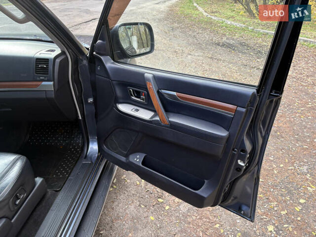 Мицубиси Паджеро 2008 в Чугуеве на Automoto.ua Серый Мицубиси Паджеро, объемом двигателя 2.97 л и пробегом 182 тыс. км за 11800 $, фото 18 на Automoto.ua