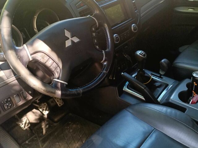 Сірий Міцубісі Паджеро, об'ємом двигуна 3.2 л та пробігом 352 тис. км за 9125 $, фото 5 на Automoto.ua