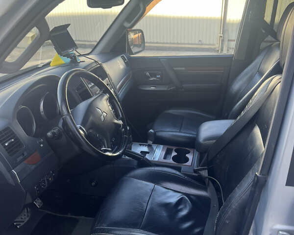 Серый Мицубиси Паджеро, объемом двигателя 3 л и пробегом 199 тыс. км за 11500 $, фото 4 на Automoto.ua