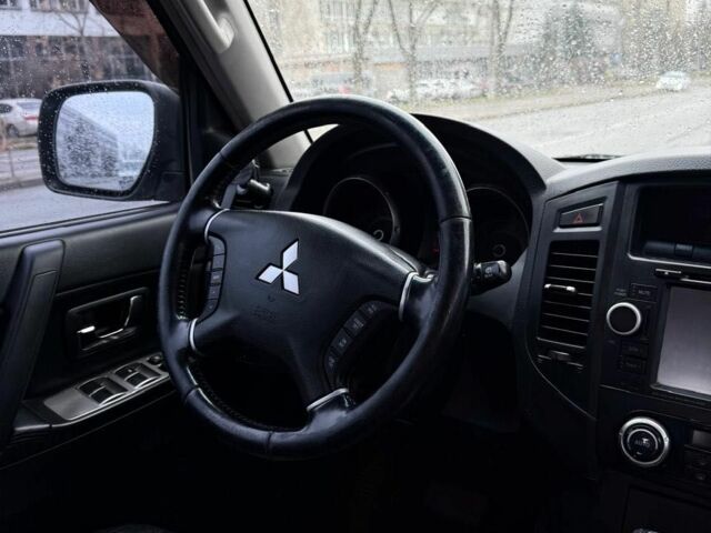 Сірий Міцубісі Паджеро, об'ємом двигуна 3.2 л та пробігом 180 тис. км за 16500 $, фото 9 на Automoto.ua