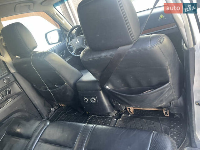 Серый Мицубиси Паджеро, объемом двигателя 3 л и пробегом 199 тыс. км за 11500 $, фото 8 на Automoto.ua