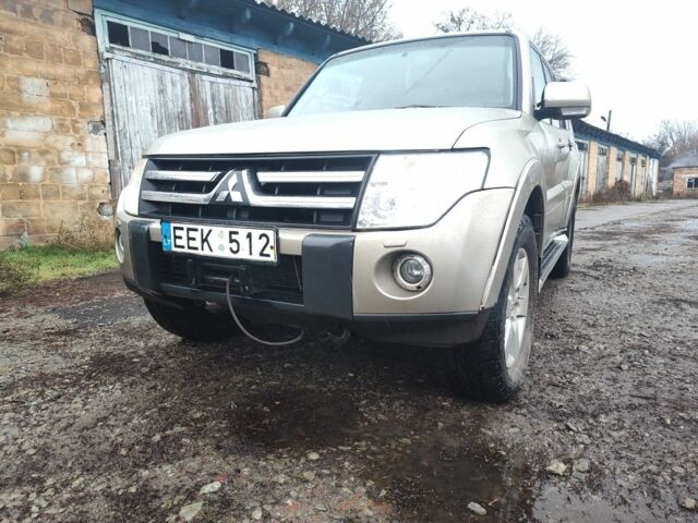 Сірий Міцубісі Паджеро, об'ємом двигуна 3.2 л та пробігом 208 тис. км за 6991 $, фото 3 на Automoto.ua