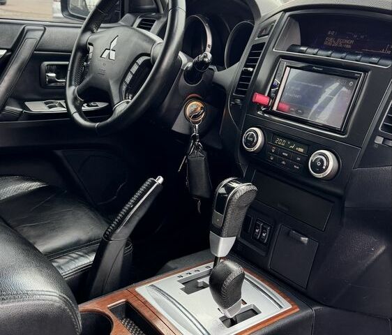 Сірий Міцубісі Паджеро, об'ємом двигуна 3 л та пробігом 191 тис. км за 9999 $, фото 18 на Automoto.ua