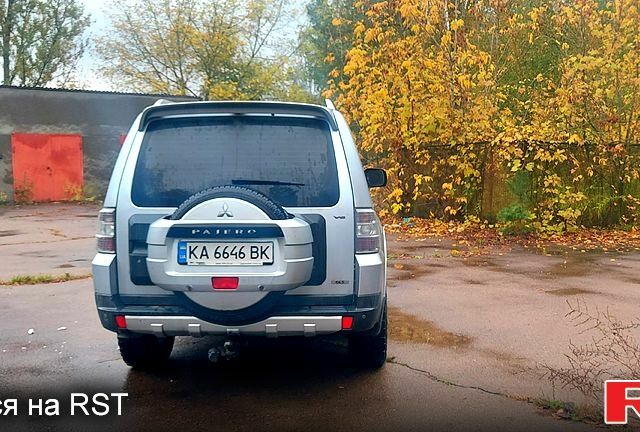 Серый Мицубиси Паджеро, объемом двигателя 3 л и пробегом 235 тыс. км за 11000 $, фото 1 на Automoto.ua