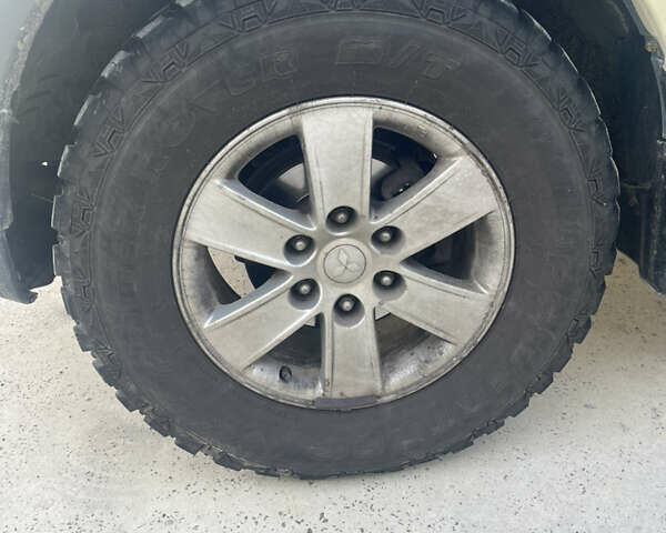 Серый Мицубиси Паджеро, объемом двигателя 3 л и пробегом 199 тыс. км за 11500 $, фото 13 на Automoto.ua