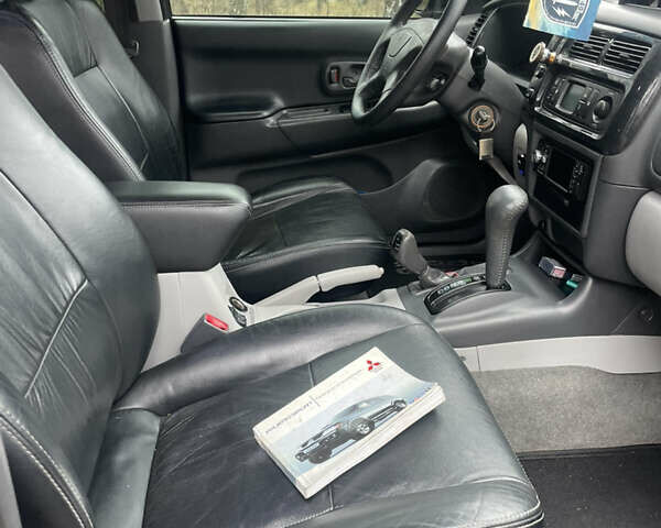 Серый Мицубиси Паджеро, объемом двигателя 3 л и пробегом 290 тыс. км за 9000 $, фото 17 на Automoto.ua