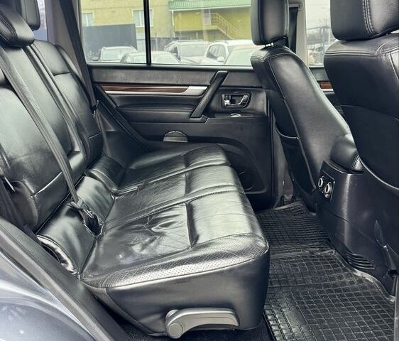 Сірий Міцубісі Паджеро, об'ємом двигуна 3 л та пробігом 191 тис. км за 9999 $, фото 16 на Automoto.ua