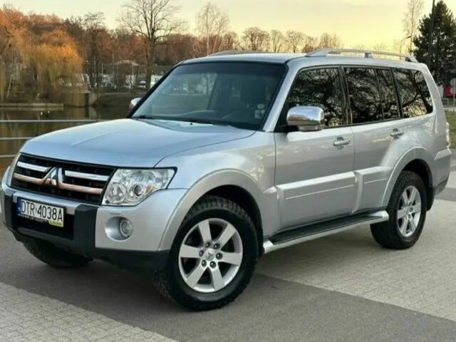 Серый Мицубиси Паджеро, объемом двигателя 3.2 л и пробегом 210 тыс. км за 2850 $, фото 1 на Automoto.ua