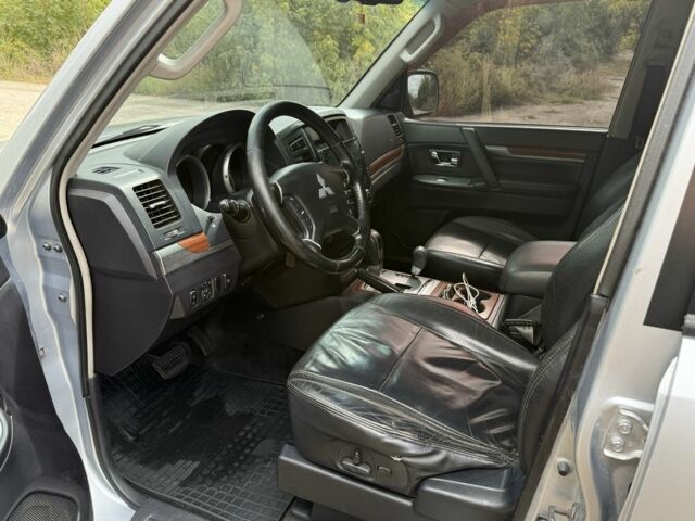 Серый Мицубиси Паджеро, объемом двигателя 3.2 л и пробегом 284 тыс. км за 11500 $, фото 8 на Automoto.ua