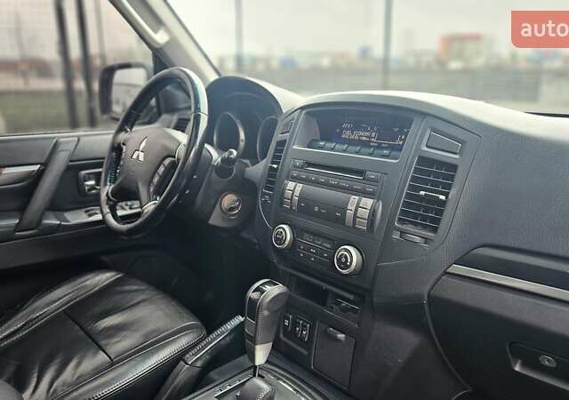 Серый Мицубиси Паджеро, объемом двигателя 3 л и пробегом 259 тыс. км за 9700 $, фото 22 на Automoto.ua