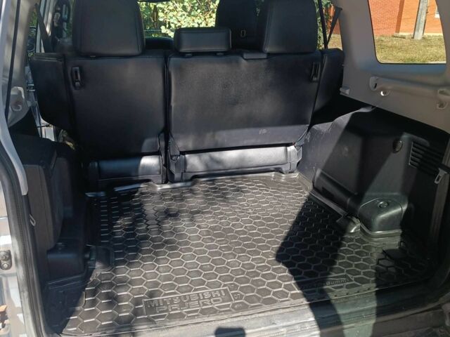 Сірий Міцубісі Паджеро, об'ємом двигуна 3.2 л та пробігом 352 тис. км за 9125 $, фото 11 на Automoto.ua