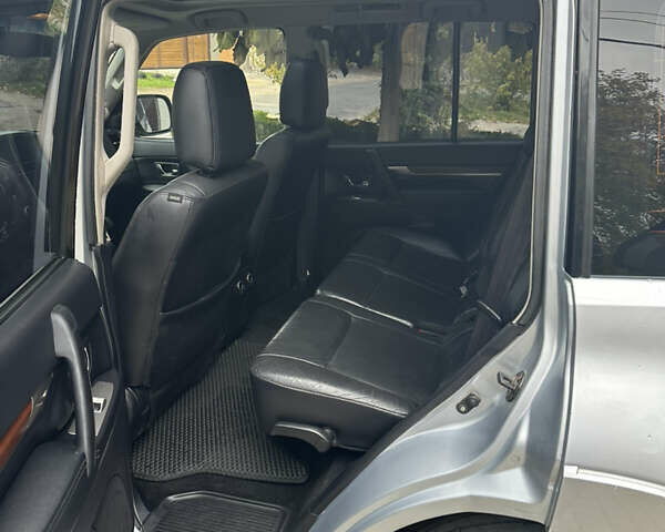 Серый Мицубиси Паджеро, объемом двигателя 3 л и пробегом 141 тыс. км за 12000 $, фото 9 на Automoto.ua