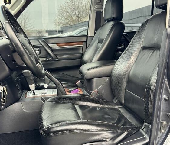 Сірий Міцубісі Паджеро, об'ємом двигуна 3 л та пробігом 191 тис. км за 9999 $, фото 11 на Automoto.ua